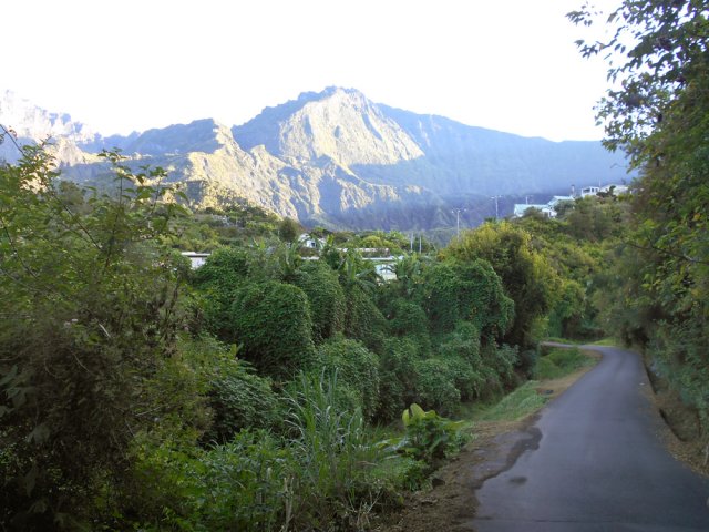 L'étroite route du Bras des Etangs pour l'échauffement