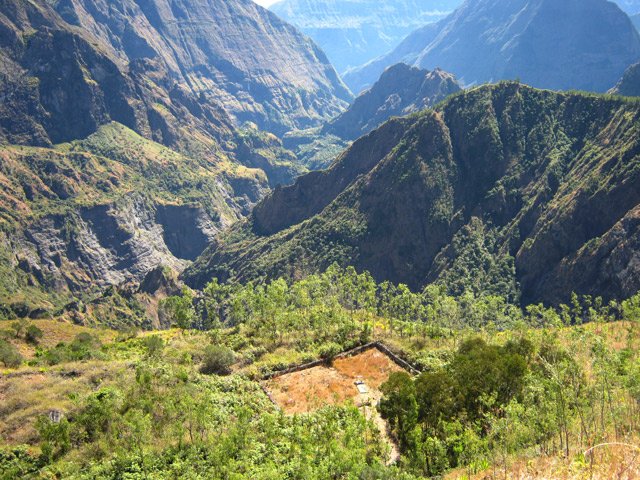 Le cimetière de Roche Plate, passage obligé