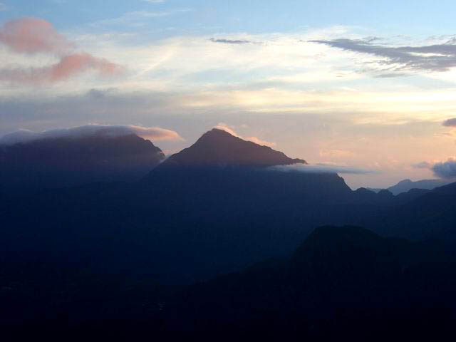 Lever de soleil sur le Cimendef et la Roche Ecrite