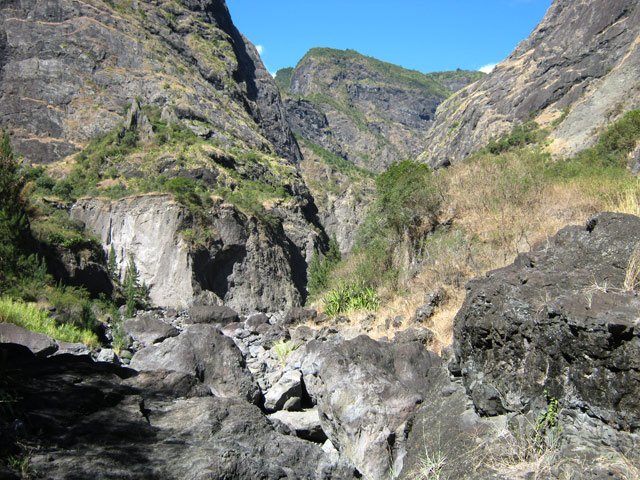 Paysage rocheux et cahotique de la Roche Ancrée