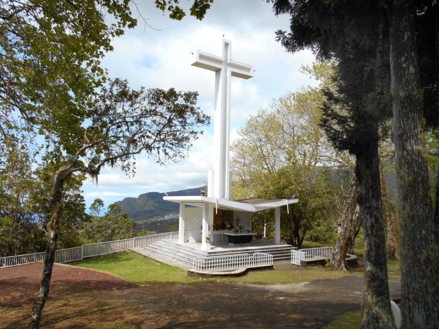 Courte visite à la Croix Glorieuse qui domine la région