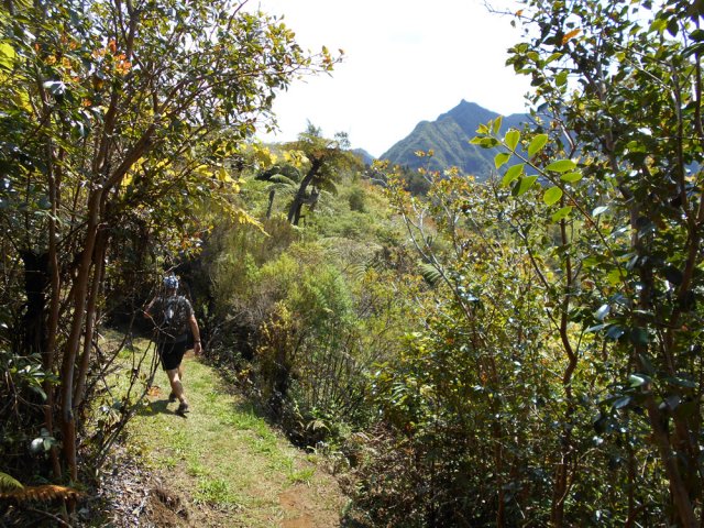 Points de vue sur le Pic des Sables en pénétrant dans le cratère