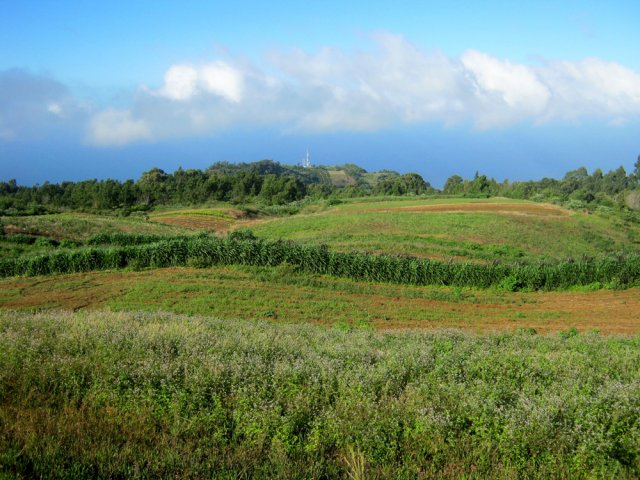 Larges panoramas sur la campagne durant la descente