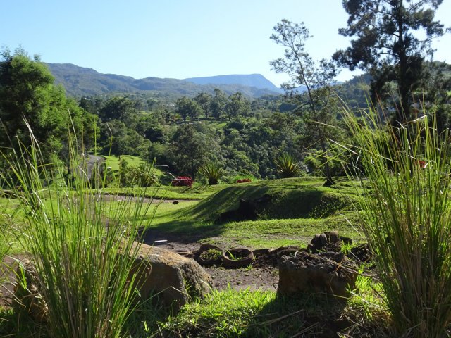 Début de la première boucle dans les ornières des VTT et motos