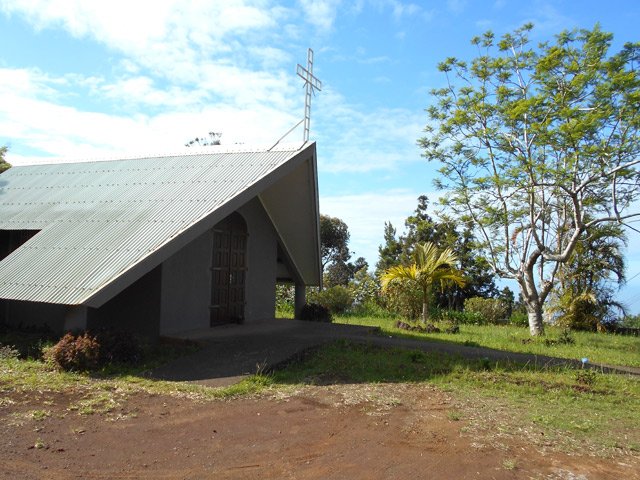 La chapelle, en face du centre équestre, n'est pas toujours ouverte