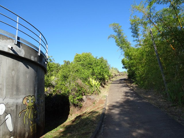 Un autre château d'eau en montant la route du Coteau Sec