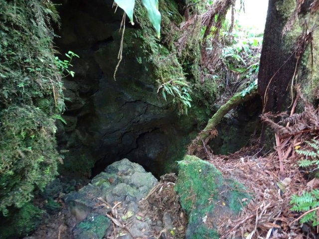 L'entrée rocheuse.où l'on doit prendre la lampe frontale