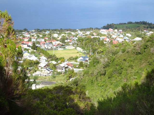 Quelques vues sur le village du Tévelave depuis le sentier