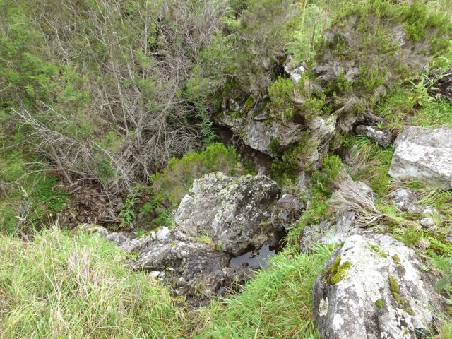 Une ravine plus profonde que les autres avant d'entamer la descente