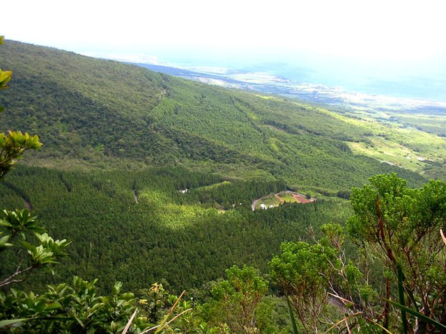 Vues sur le gîte de Basse Vallée et sur la Vallée Heureuse