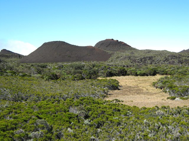 On quitte les puys pour poursuivre la randonnée.