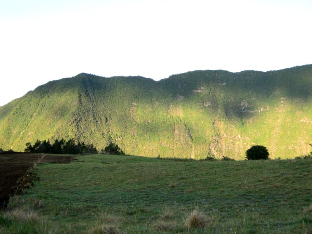 Vers le Piton du Rond (G) et Notre Dame de la Paix