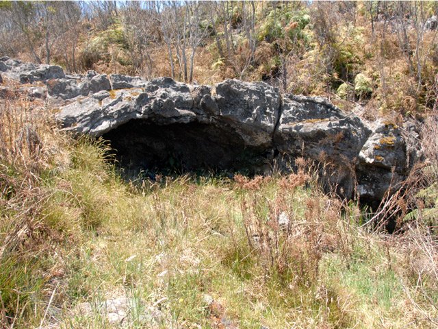 La Caverne Tabac comporte quelques vestiges de passages