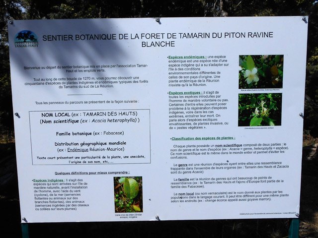 Lire ce panneau avant le départ. Il y en aura d'autres mais plus petits