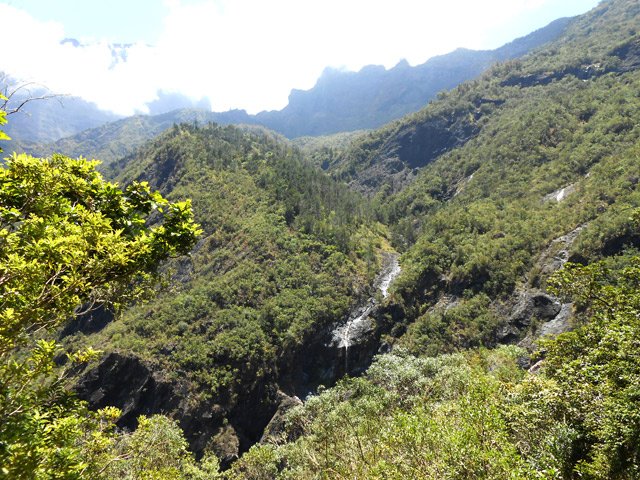 La cascade de la Ravine des Salazes durant la montée