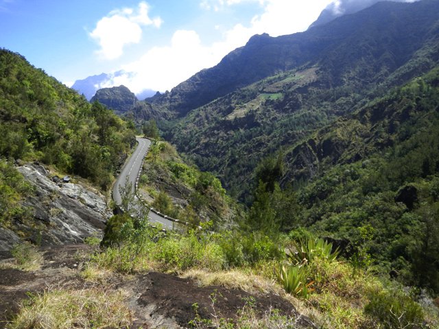 La route vue depuis le départ du sentier