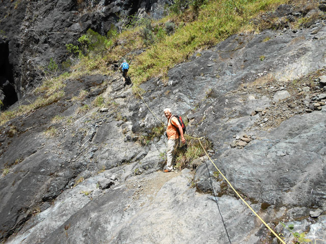 ... suivie d'une section rocheuse avant la cascade