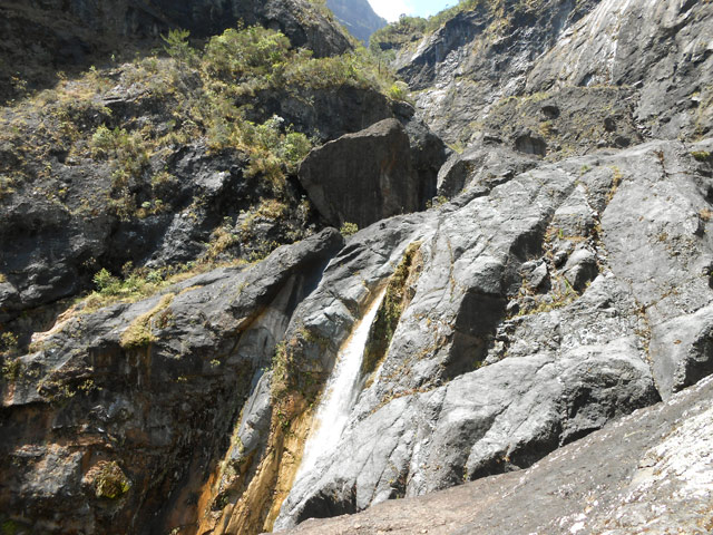 Le haut de la grande cascade, fin de la balade du randonneur. Début pour le canyoneur