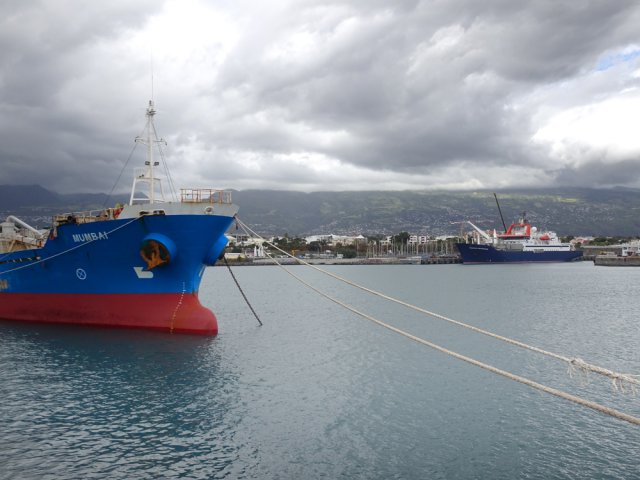 Le large et profond Bassin Bardot accueille le Marion Dufresne