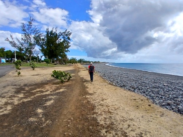 Très vite, il sera plus agréable de longer au plus près le littoral sur un sentier