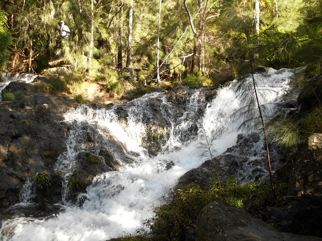 Deux cascades qui vont se rejoindre plus bas