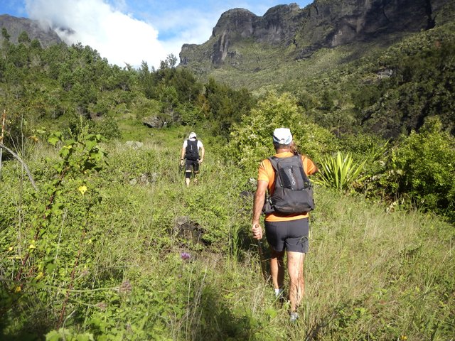 Cheminement facile entre les murettes