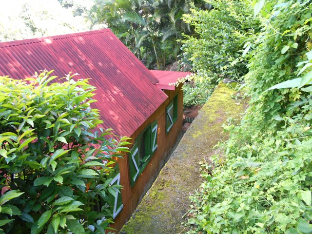 Attention à ce passage glissant où on peut se retrouver 3 m plus bas