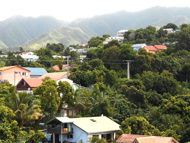 Vue sur le Gol les Hauts depuis la route tortueuse