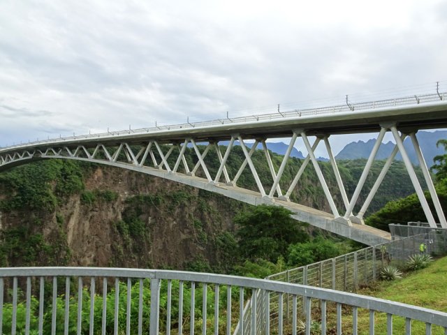 Le pont vu du belvédère qui donne envie de sauter à l'élastique
