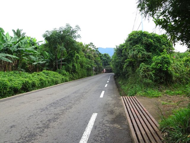 Marcher à droite sur la "piste cyclable"