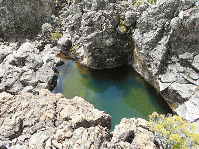 Un des bassins qui encourage à poursuivre vers l'aval