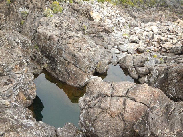 Certains minuscules bassins peuvent être profonds