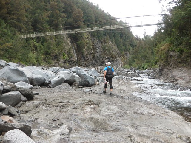 On se rapproche facilement de la passerelle