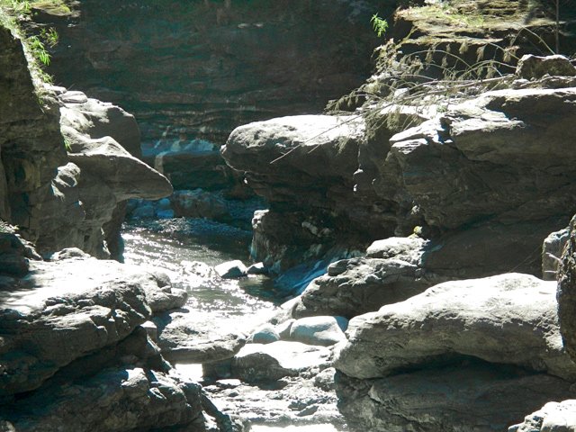 Ces étroits canyons s'évitent en marchant plus haut