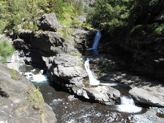 Cadre exceptionnel lors de la rencontre de la Ravine Bécabot et de la Rivière des Fleurs Jaunes