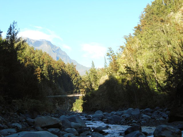 Descente en aval de la passerelle Carozin