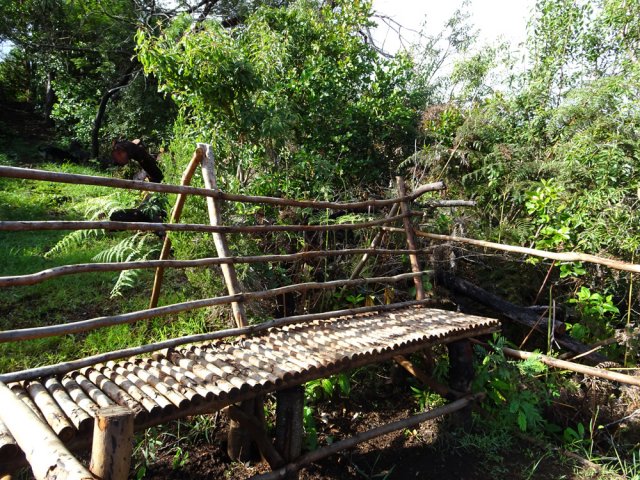 Un banc en bois de goyaviers pour se reposer ou reprendre son souffle
