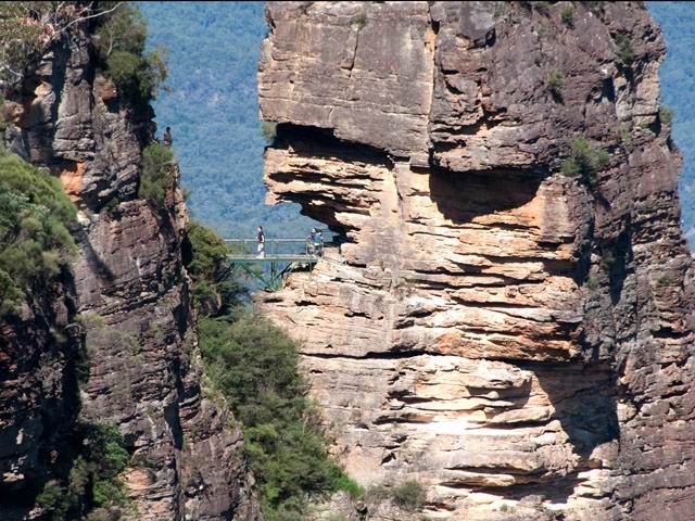 Escaliers et passerelles vertigineuses pour voir les soeurs