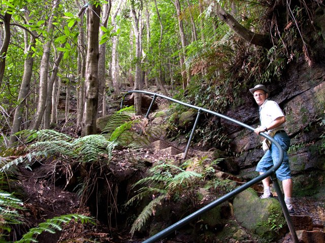 Sentier en marches d'escalier bétonnées