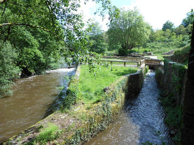 L'écluse et le captage presque en fin de remontée vers la ville