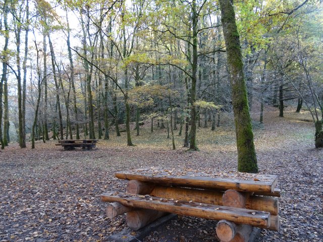 Prévoir un casse croûte dans le sac pour le déguster sur une des tables