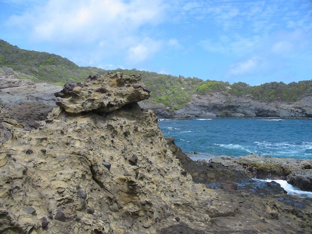 Le sentier se rapproche de plus en plus de la mer