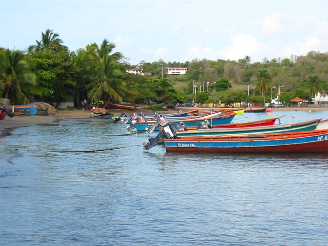 Les barques de la baie de Tartane avant de monter se garer