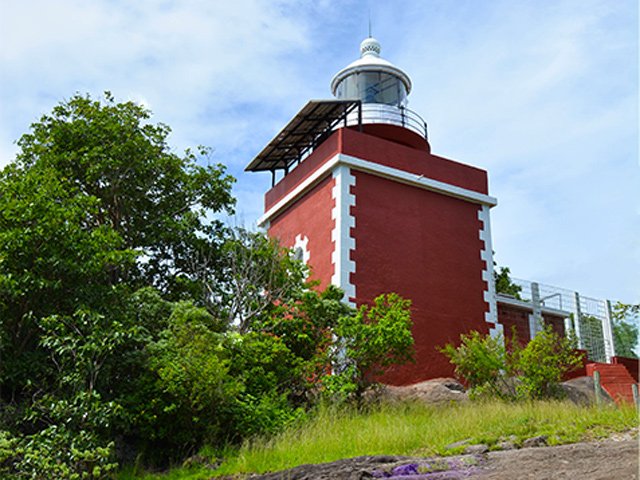 Le Phare de la Caravelle proche de la table d'orientation