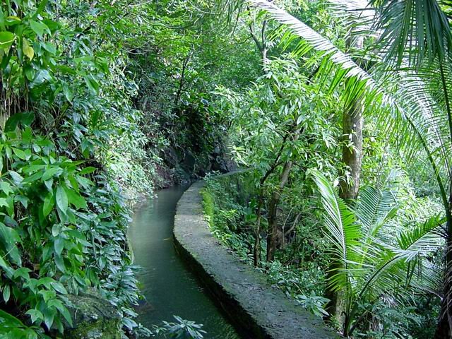 On ne peut marcher à deux de front et se croiser est parfois difficile
