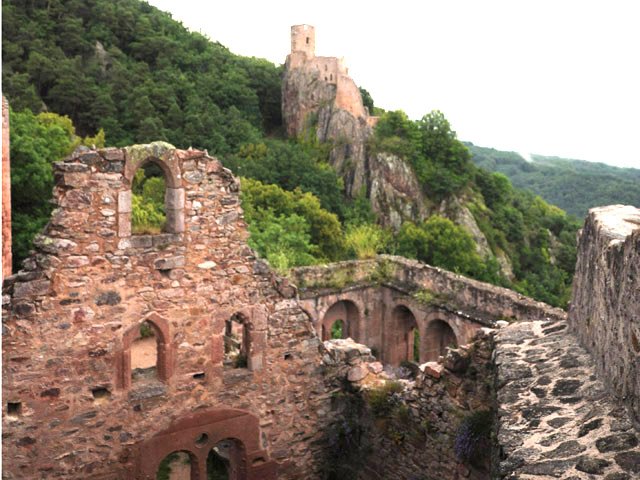 Une autre vue du chateau et du Girsberg