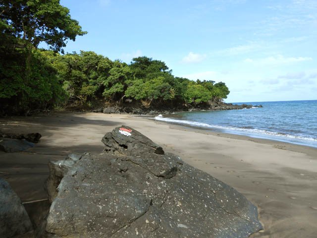 Le Gr est parfois obligé d'emprunter la plage
