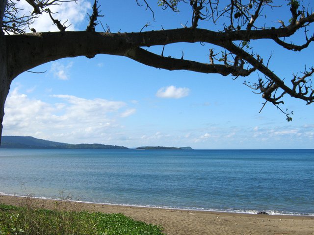 Vue sur la côte au nord en longeant la plage