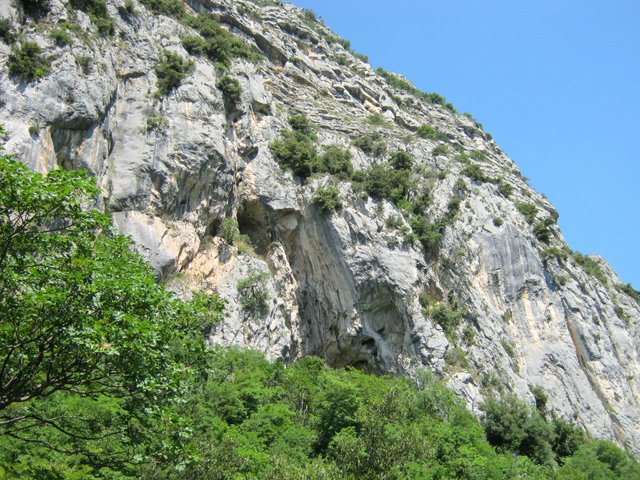 La falaise sur laquelle est bâtie Gourdon