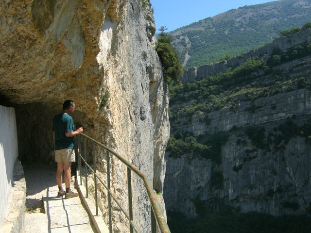 Les tunnels sont vraiment indispensables vu la pente de la falaise